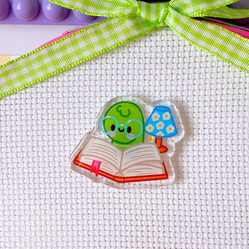 Bookworm Needle Minder